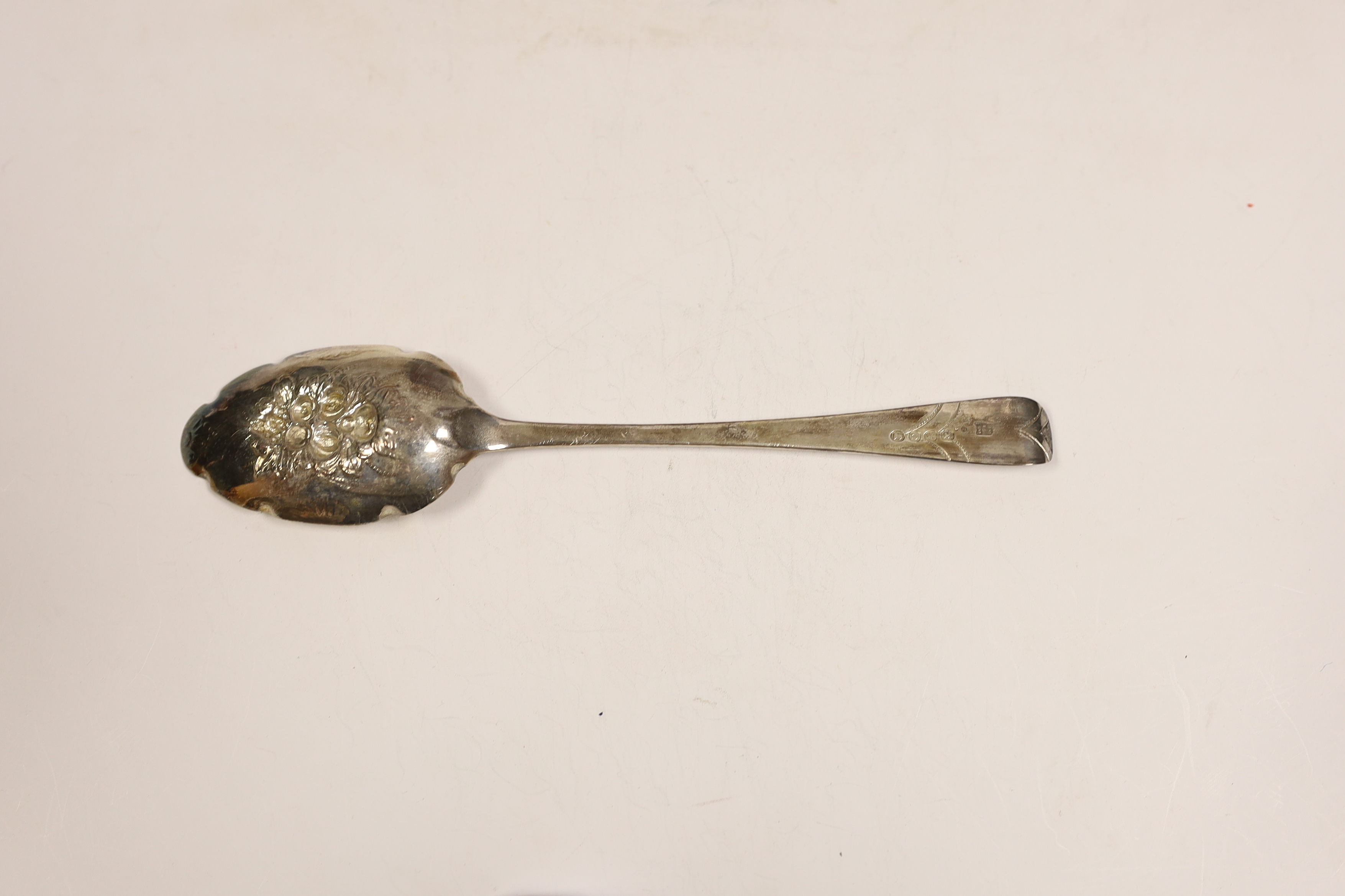 A cased George III matched silver five piece serving and sifter berry spoon set, two spoons by Eley, Fearn & Chawner, London, 1809, serving spoon 22cm.